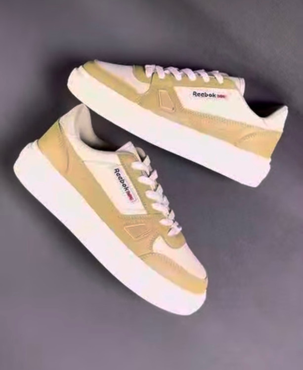 کفش کتونی مردانه ریباک ال تی کورت