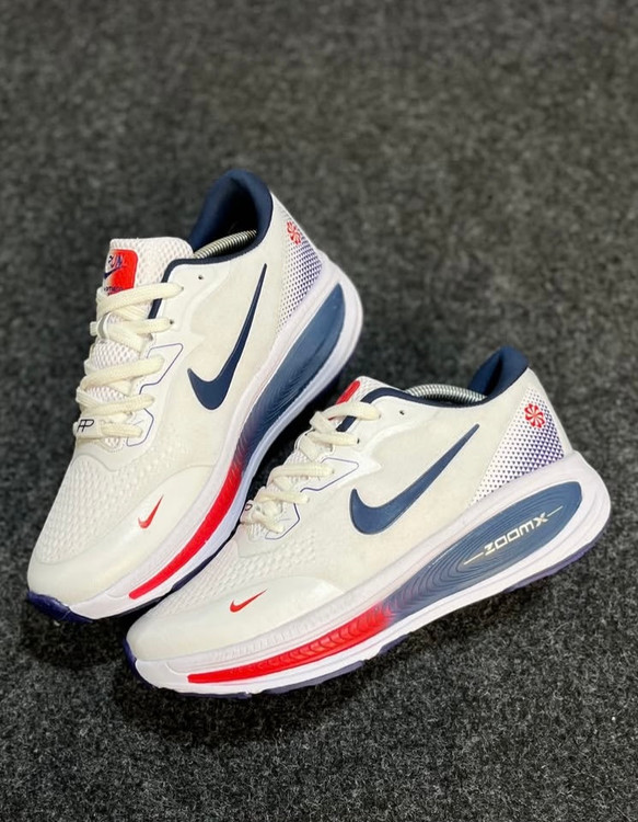 کتانی نایک زوم ومرو پلاس سفید Nike Zoom X مدل ۷۷۵۰