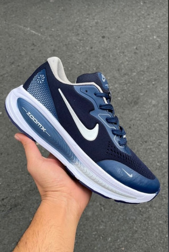 نایکی زوم ومرو پلاس