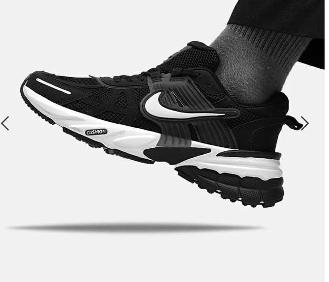 وی توکی مشکی سفید بزرگ پا