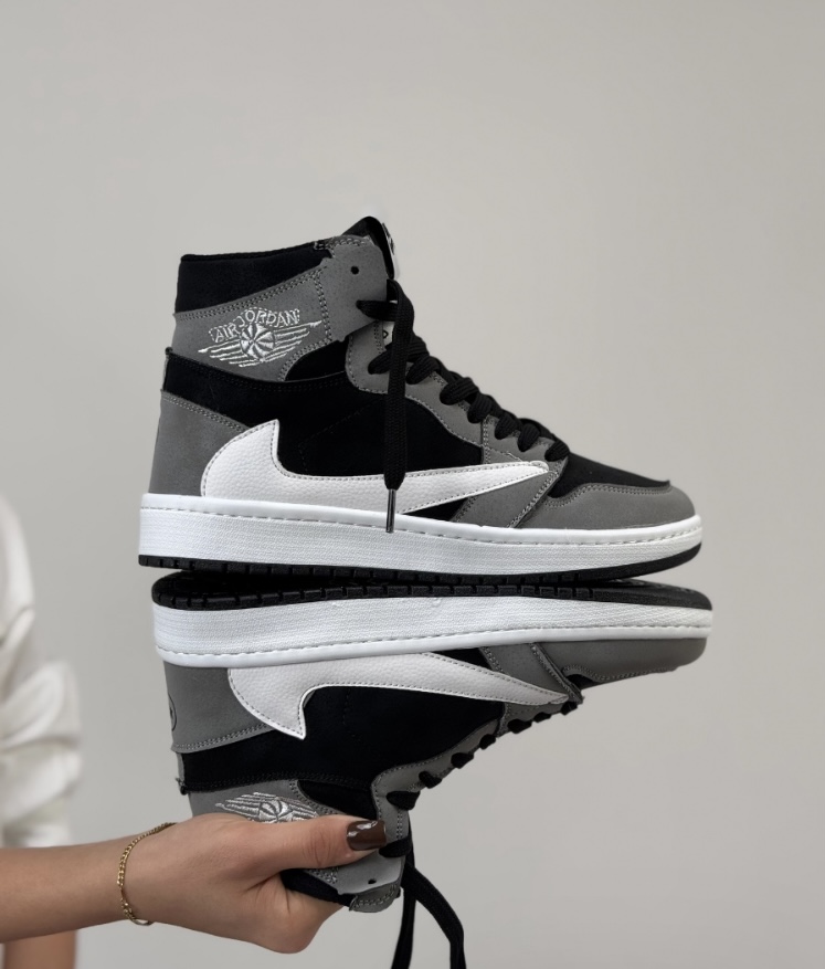 کفش کتانی ست نایکی ایر جردن ۱ ترویس ساقدار طوسی/مشکی)  Nike Jordan 1