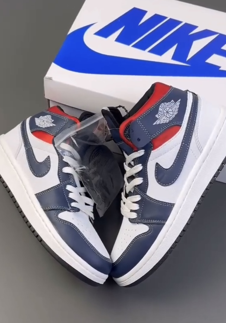 کفش کتانی مردانه زنانه  نایک ایر جردن 1 ساقدار سفید سورمه ایی  Nike Air Jordan 1 palomino