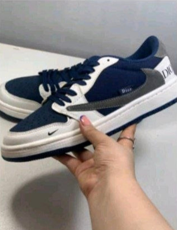 کفش کتانی مردانه زنانه ترویس دیور کاستوم سورمه ایی Nike Air Jordan 1