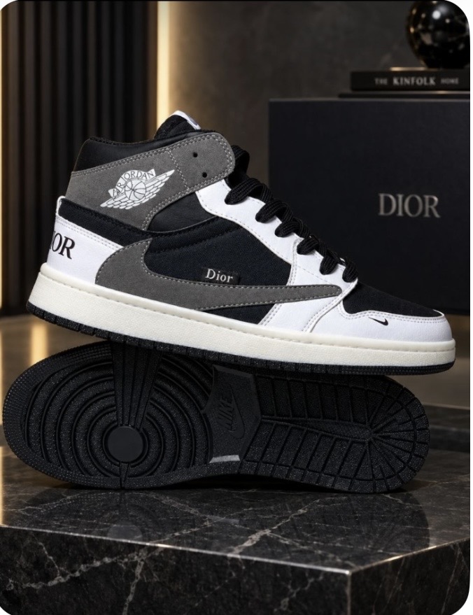کفش کتانی مردانه زنانه ترویس دیور ساقدار کاستوم سفید مشکی Nike Air Jordan 1