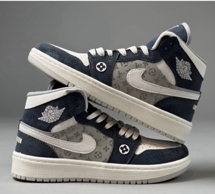 کفش کتانی نایک جردن ترویس ساقدار  لویی ویتون سفید سورمه ایی NIKE AIR JORDAN 1 LOW TRAVIS SCOTT X LOUIS VUITTON